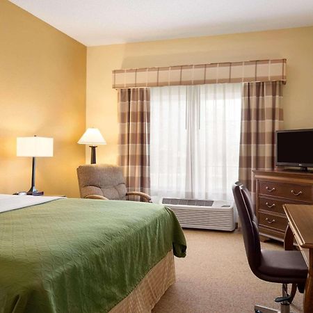 Country Inn & Suites By Radisson, Salina, Ks Exteriér fotografie